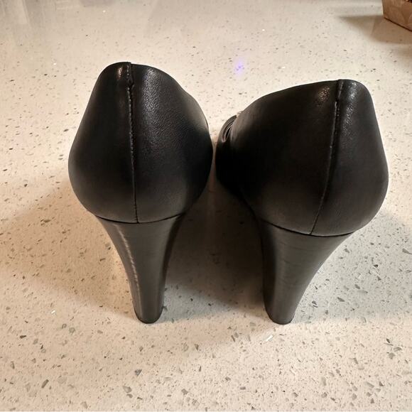 Tory Burch Black Leather Wedge Peep Toe Pumps Shoes Size 9 Missing heel cap - Picture 13 of 13